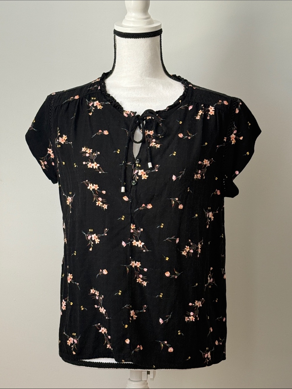 Buffalo Women's Black Floral Tie-Neck Top, Size Small